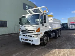 2011 Hino FMIJ  C/Cab [6x4] Water Truck