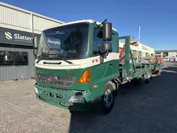 2015 Hino 500 FE  Car Carrier 4x2 w/2015 Runge Trailer (Manual)