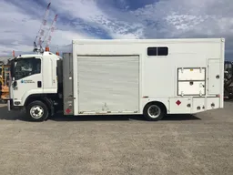 2013 Isuzu FRR600   4x2 Service Truck
