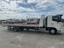 2017 Hino FD   4x2 Tilt Tray