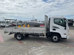 2018 Hyundai Mighty Mighty EX6 4x2 Tray Truck