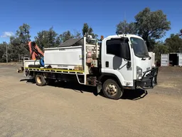 2011 Isuzu FRR500 4x2 Service Truck